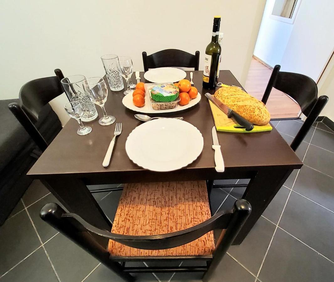 11 Sleeps 4 Guests Appartement