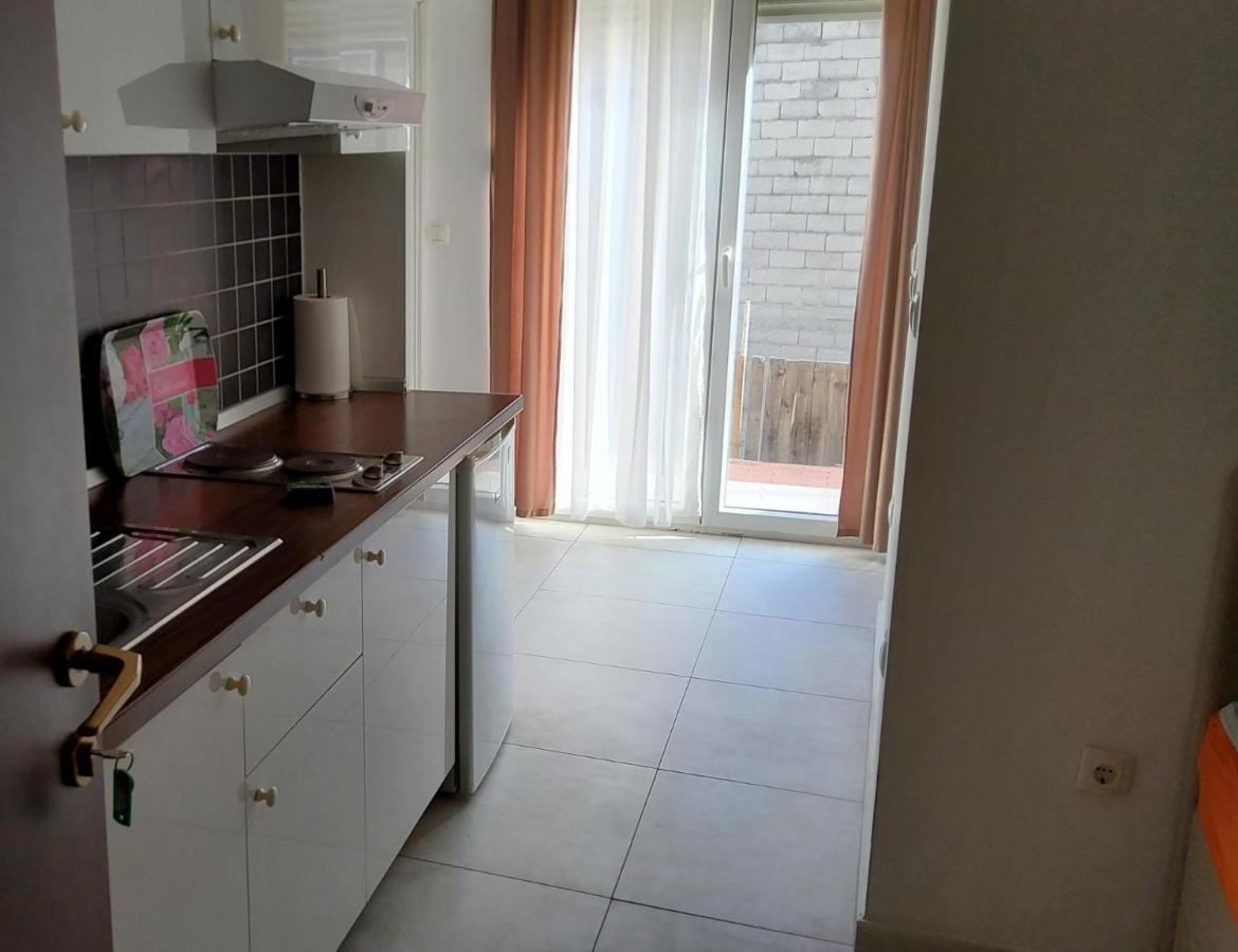 11 Sleeps 4 Guests Split